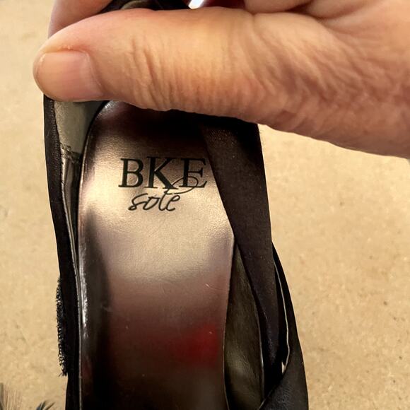 BKE Sole  Stiletto 4.5" platform 1" Size 7.5 Satin with Silver trim flower gems - Picture 10 of 13